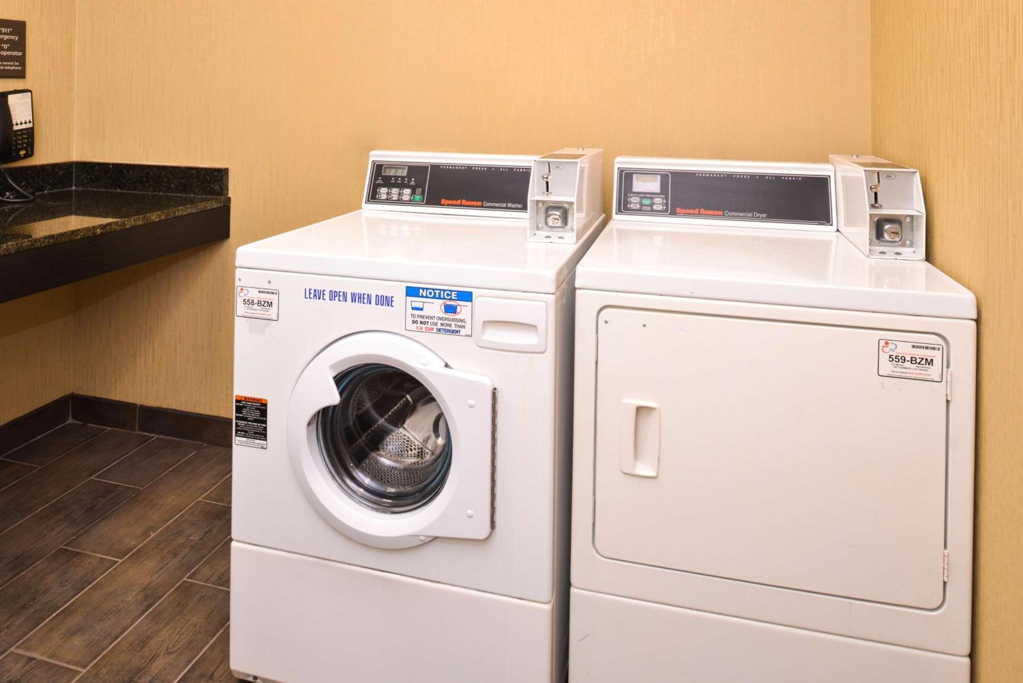 Comfort Inn & Suites Toledo Esterno foto