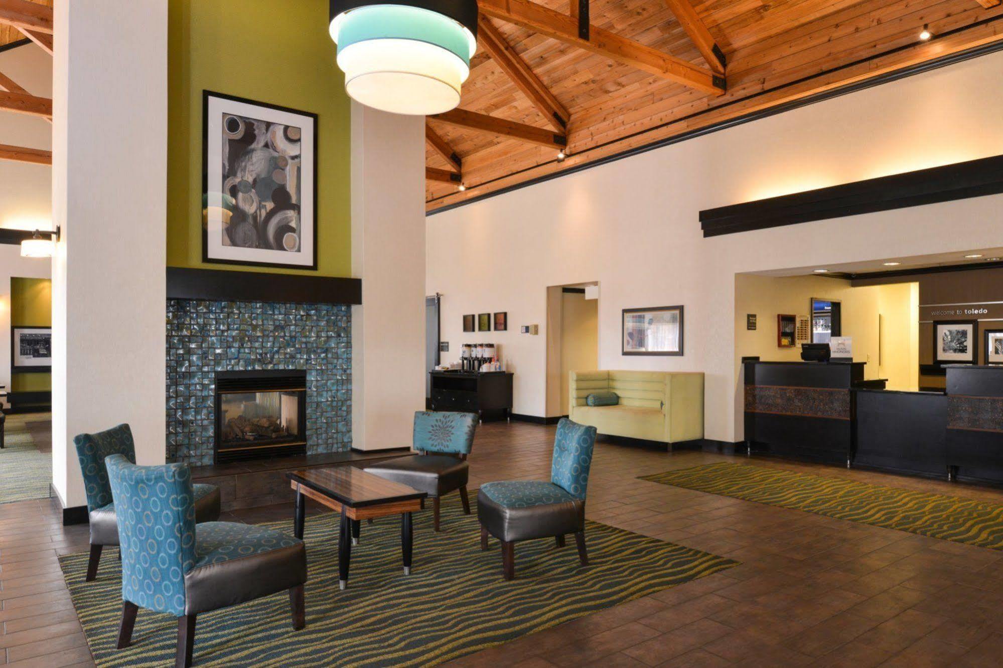 Comfort Inn & Suites Toledo Esterno foto